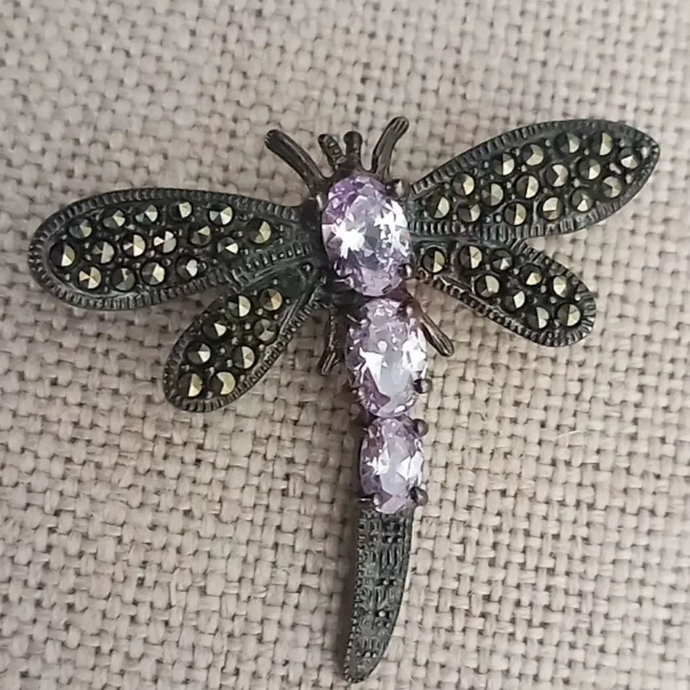 Dragonfly pin